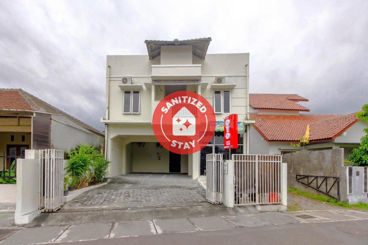 Отель Oyo 3083 D Kost 3 Syariah Джокьякарта Экстерьер фото