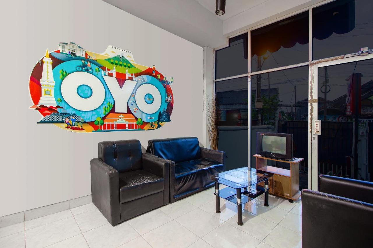 Отель Oyo 3083 D Kost 3 Syariah Джокьякарта Экстерьер фото
