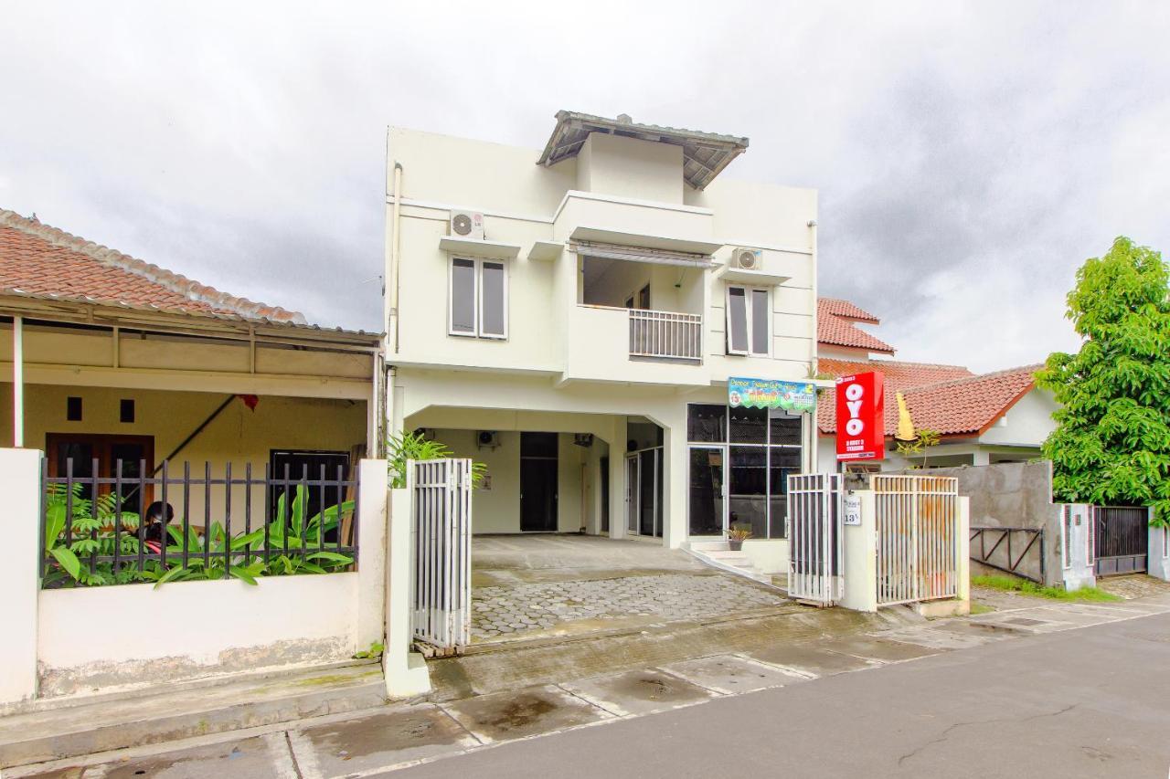 Отель Oyo 3083 D Kost 3 Syariah Джокьякарта Экстерьер фото